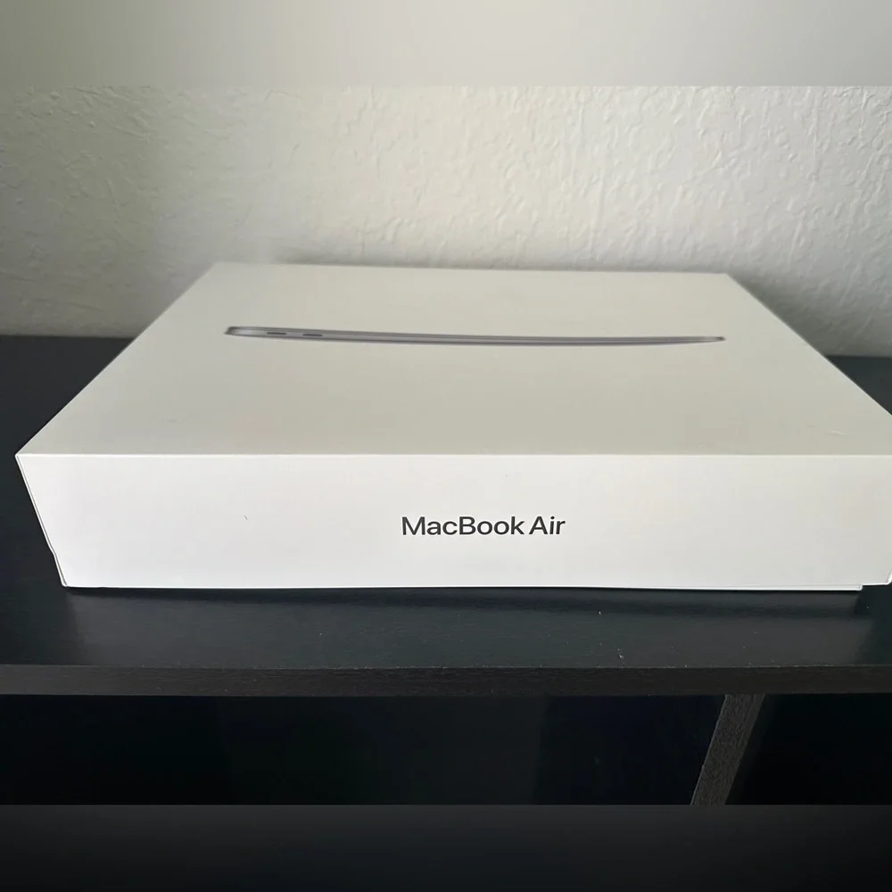 Apple MacBook Air Packaging in White